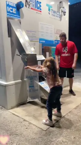 Ice machine prank🤣 #tiktok #funny #foryou #prank #funnyprank #kidsoftiktok #prankvideo 