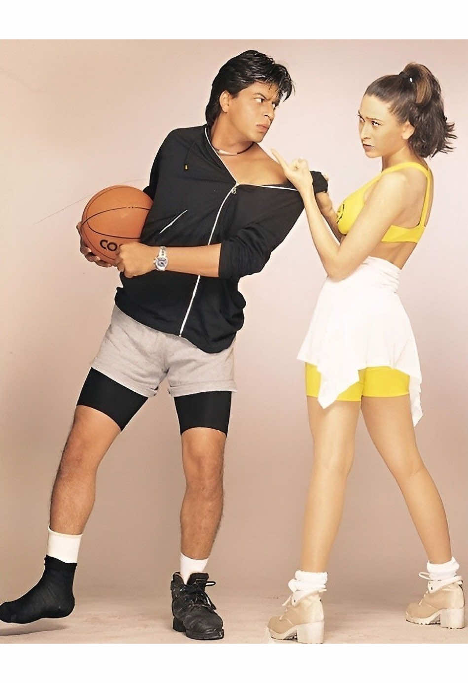 Song: Bholi Si Surat Movie: Dil To Pagal Hai Cast: Shahrukh khan, kharisma kapoor, madhuri dixit Singer: Lata Mangeshkar , Udit Narayan Sinopsis: Rahul adalah seorang penari & direktur sebuah grup tari. Sahabatnya Nisha, yang juga anggota grup nya, diam-diam jatuh cinta padanya. Tapi ia tertarik pada Pooja, yang telah bertunangan dengan Ajay. ✨🔥🩷🕊️💔🥀🌹🌸🌻❤️‍🔥❤️💛🌈 #CapCut #diltopagalhai #bholisisurat #kharismakapoor #shahrukhkhan 