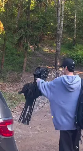 Tui tìm đc cái vd năm ngoái em 🐠 còn đi đóng phim nè , lúc này là quay xong rùi cb về . Mà vd này chưa thấy bao giờ🥹. Trông cái mặt ẻm mộc mạc mà giản dị dễ thương gì đâu á☺️.                         #ziyu #tửdu #梓渝 #viraltiktok 