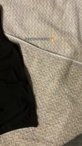 Simple but rock tops!🤘🔥  #OOTD#fashion#black#styletips#inspooutfit 