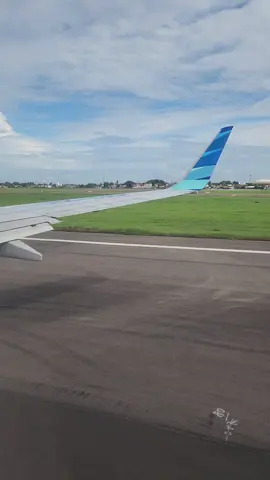 Garuda Indonesia GA222 PK-GMW take off from Soekarno Hatta International Airport to Solo City ✈️ . . . #garudaindonesia #avgeek #aviation #nofilter #boeing 