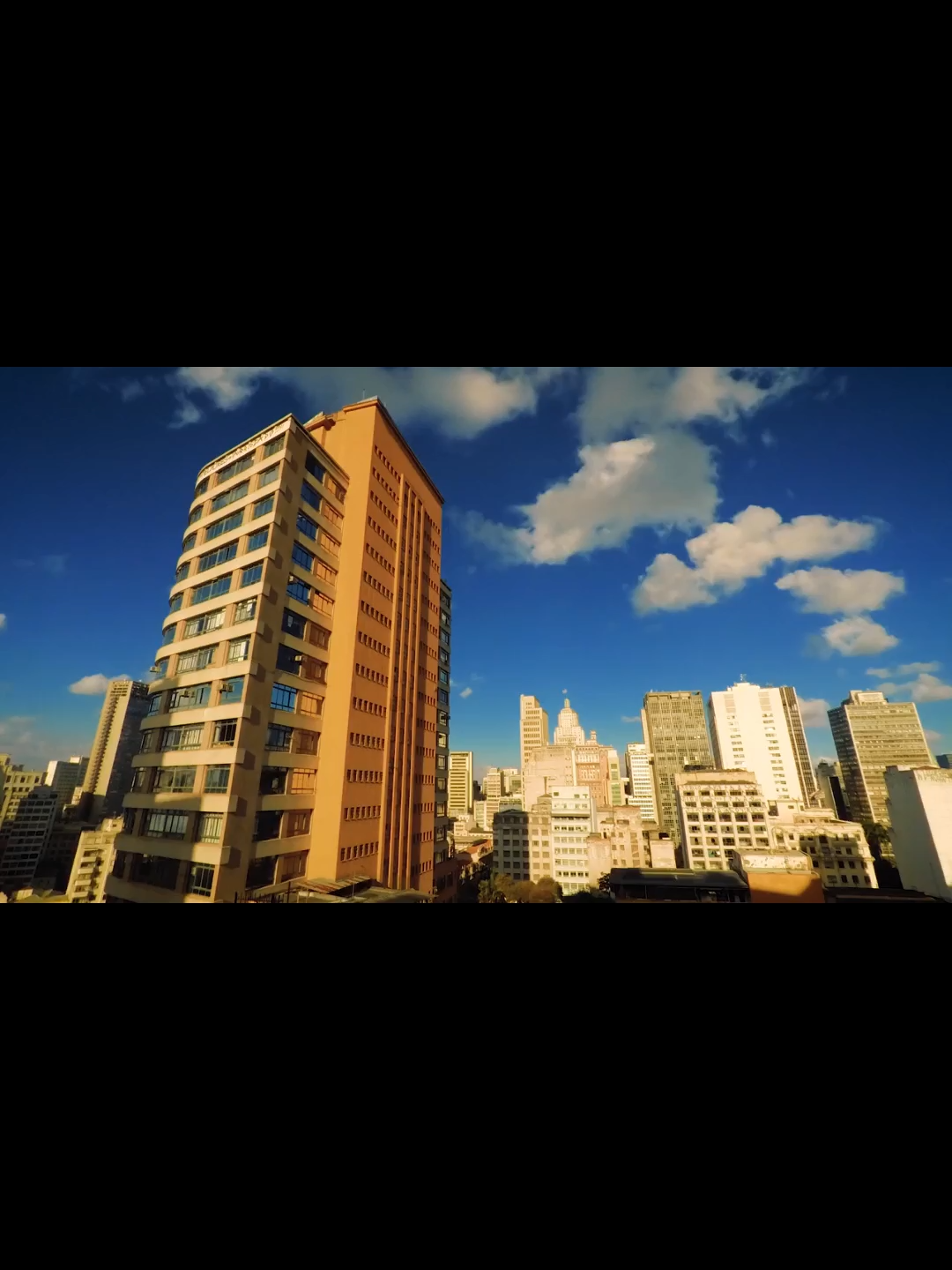 ✨ Tavito – Rua Ramalhete ✨ Um dos grandes clássicos da música brasileira 🇧🇷🎶. “Rua Ramalhete”, de Tavito, é daquelas canções que emocionam pela poesia e pela sensibilidade. 🌹 Com versos que falam de lembranças, encontros e sentimentos que o tempo não apaga, a música atravessou gerações e segue como hino de amor e nostalgia na MPB. 👉 Qual lembrança essa música desperta em você? Comenta aqui e compartilha com quem também carrega a magia dessa canção no coração 💭❤️ #Tavito #RuaRamalhete #MPB #ClassicosBrasileiros #MusicasQueMarcaram #FlashbackNacional #BaladasEternas #NostalgiaBoa