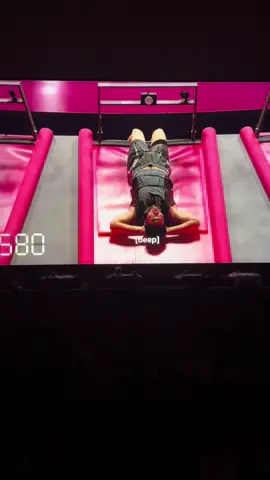 Bro did 580 sit up reps like it was nothing #finaldraft #netflix 