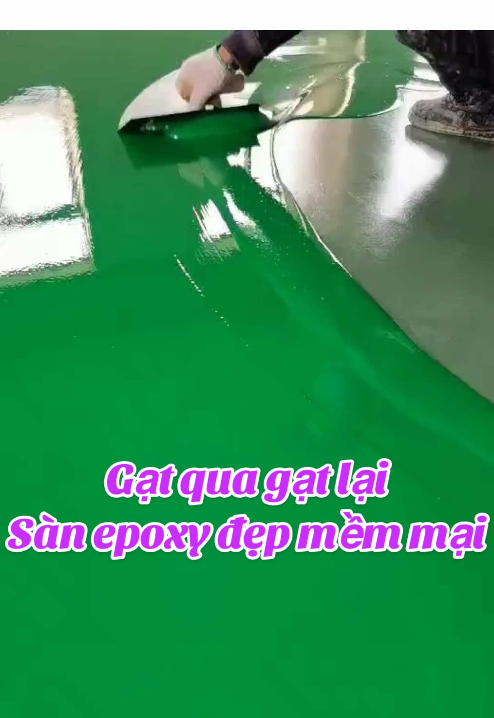 Bên em chuyên thi công sang epoxy nhé các bác ơi. Gạt qua gạt lại sàn đẹp tê tái. #环氧地坪 #epoxy #thicongtuxuyen #sơnsànepoxy #bacninh 