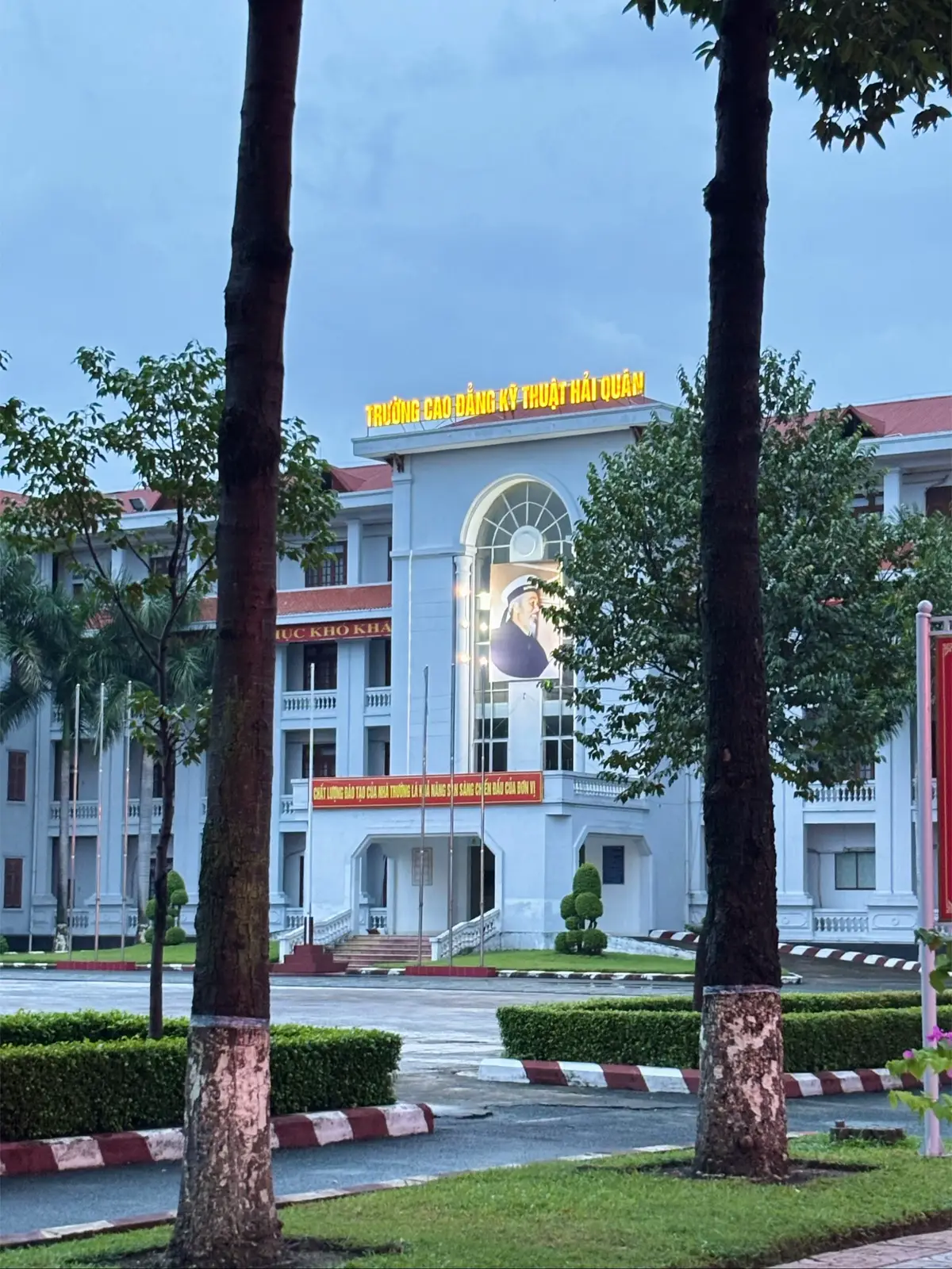 Lưu lại kỷ niệm cũ và viết tiếp lên câu chuyện hành trang mới.