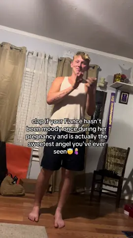 Awe thank you baby😇 @Kaylee's man #fypシ #married #pregnant #youngpregnancy #MomsofTikTok 