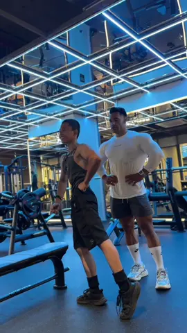 Ketika Ali Bilal pengen ketemu sama @IRON_KIDS_GYM_RAT  Kata Ali: “Future Mr Olympia”  #BuildingGlobalMission #Evolene #EvoleneOfficial 