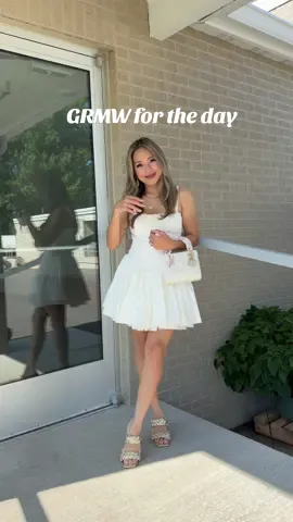 Getting ready for the day🥰❤️. You can hear my hubby singing to Gangnam style in the background 😭🤣 #outfitinspo @huyen tran 