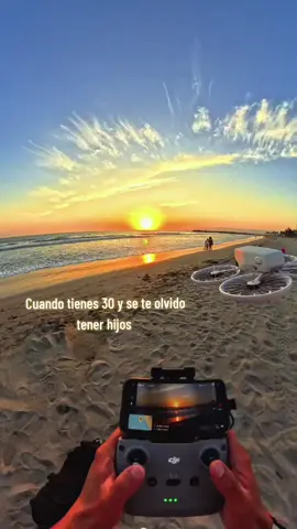 Bueno ya ni modo 🤷🏻 jaja Con Dji en Muevo Vallarta hermoso atardecer volando con dron, linda vista #atardeceres #dron #dji #dron #playa 