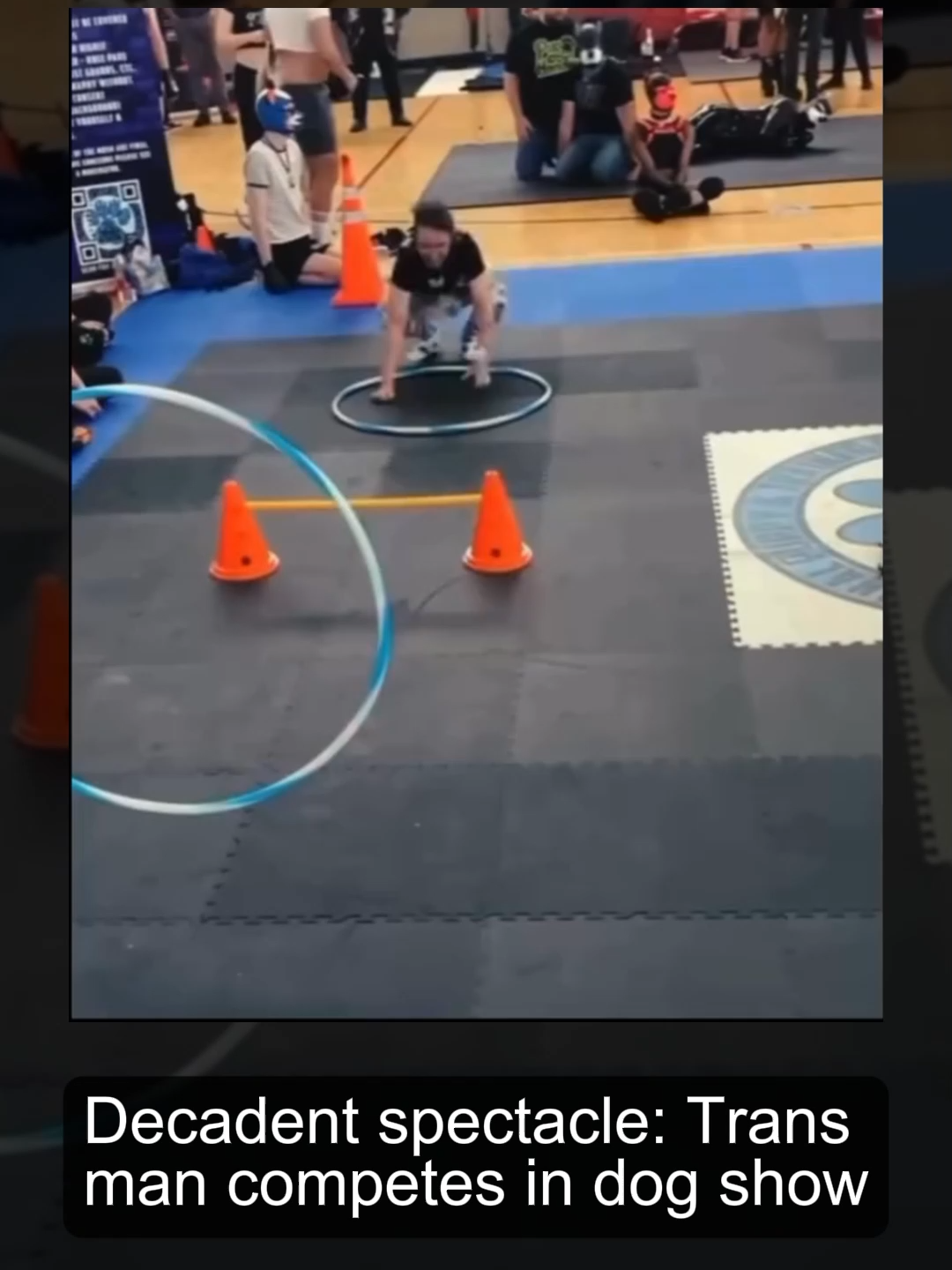 🎭 Trans Man Performs in Dog Competition 🎭 Hombre trans participa en competencia de perros A trans man participated in a dog show, performing tricks as if he were one of the animals. The performance has gone viral, sparking debate over whether it’s a shocking spectacle, a critique of social norms, or a form of performance art. Reactions online are split between condemnation, partial support, and ironic indifference. #TransPerformance #ArtOrSpectacle #SocialDebate #ViralContent #FreedomOfExpression #ContemporaryCulture #ShockAndControversy #MediaImpact #CulturalDiscussion #PublicOpinion