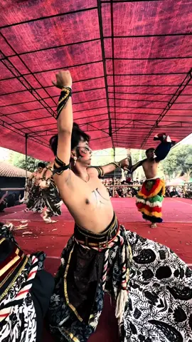 sukaa bngtt kloo diaa njepatt #rasel #garudawisnusatriamuda #kusumawaraofficial #srotoptv #Y2kcrew #ritualberdarahgwsm #semoga #fypツ #fyppppplppppppppppppp #magelang24jam #magelangkotasejutabunga #gwsmlovers👹 @𝙍𝙨𝙨𝙡𝙡⚡ 