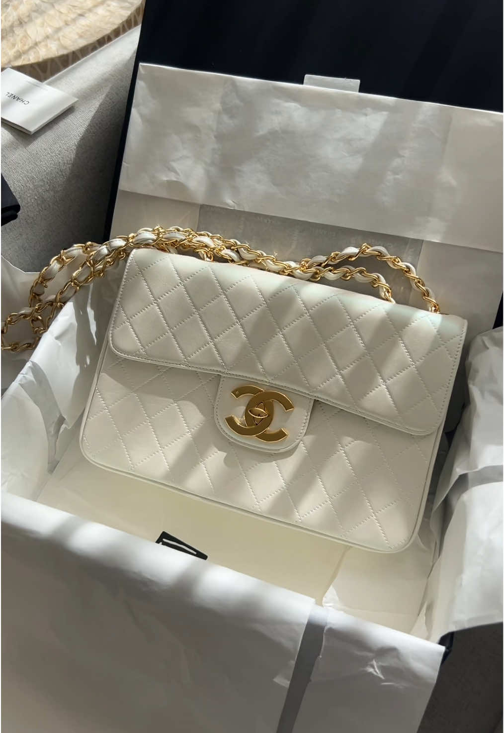 unboxing this vintage iridescent quilted flap jumbo bag! ✨ 
