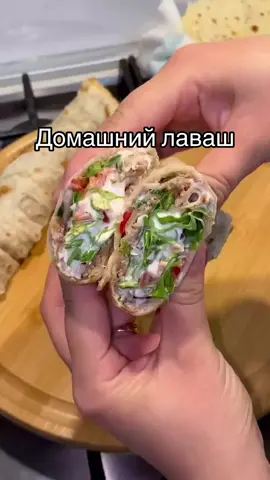 🫓 Домашний тонкий лаваш Ингредиенты: 	•	Мука — 350 г 	•	Кипяток — 200 мл (даём постоять 1–2 минуты после закипания) 	•	Соль — 1 ч. л. 	•	Растительное масло — 2 ст. л. : #выпечка #хлеб #домашниерецепты