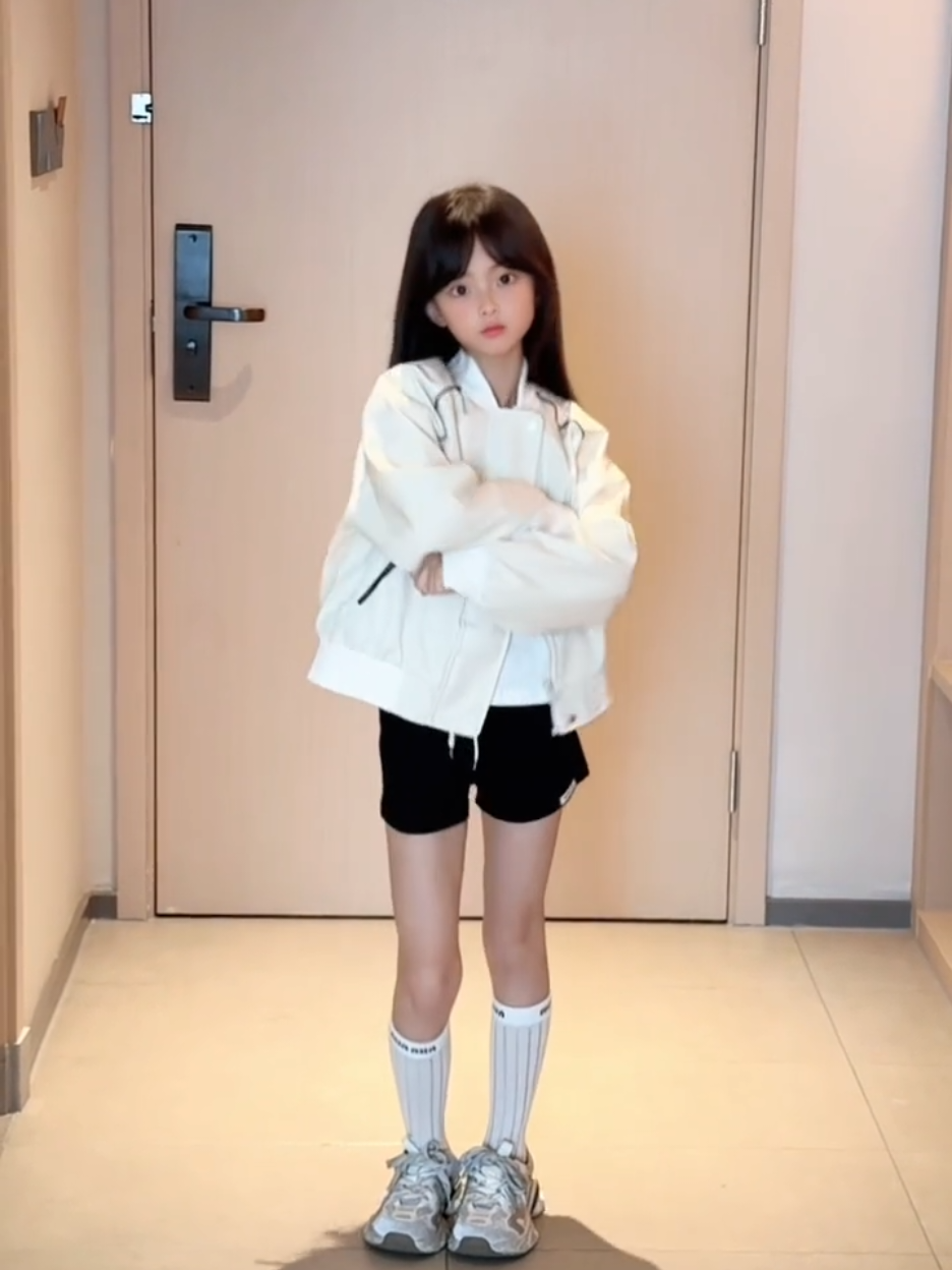 16年妹妹~ #手势舞 #15后 #甜妹 #骗你生女儿 #dancing #dancer 