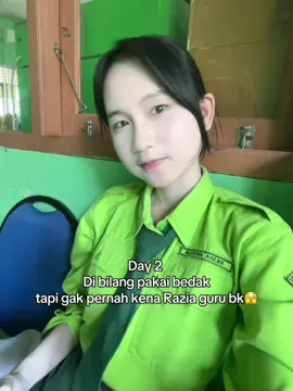 ya gimana mau kena Razia org ke sekolah cmn pake day cream nya G2G + tinted sunscreen😋