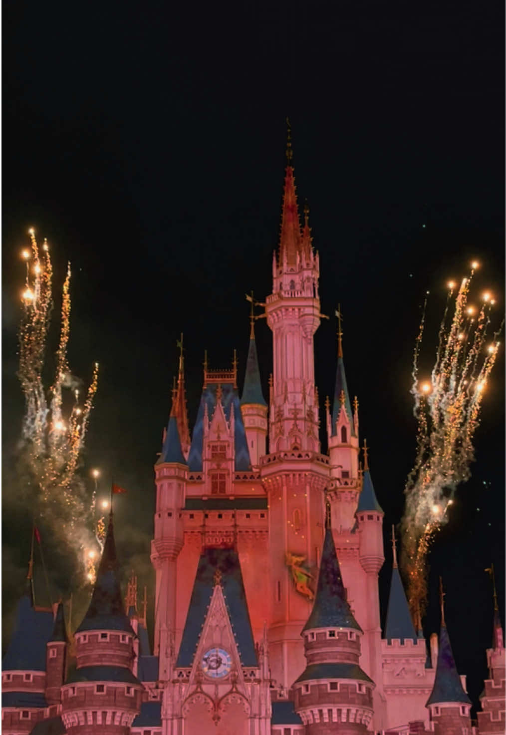 Fireworks Disneyland Tokyo emang ga seheboh itu, tp tetep bagus🥹🫶🏻 #disneylandtokyo #disneyland #fireworks #tokyodisneyland 