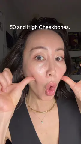What do you do to keep your high cheekbones? This is my routine please share yours 🥰 #shiatsumassage #facemassage #cheekbones #selfcareroutine #antiaging 