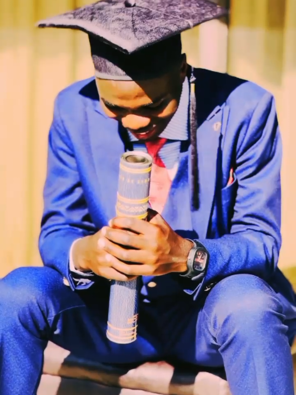 Makorokoto Takakunda!🎉🙏#UZGraduation2025 #musvohwani💚💚💚💯 #zccmyeverything🙏🙏🙏😘 #zvamakandirongera #godisgood @taque_04 @DIIBOII @Vince_zim @Nicky Mutendi