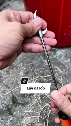 Cây vệ sinh đá lốp ô tô khá đa năng. #laydalopxeoto #mocdalopoto 