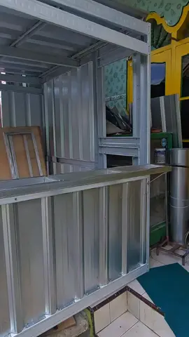 tempat jualan progres masih 70% sisanya tinggal 30%+ finising cat.bhan kanal c baja ringan.#boothcontainer #besihollowgalvanis ,#bajaringan 