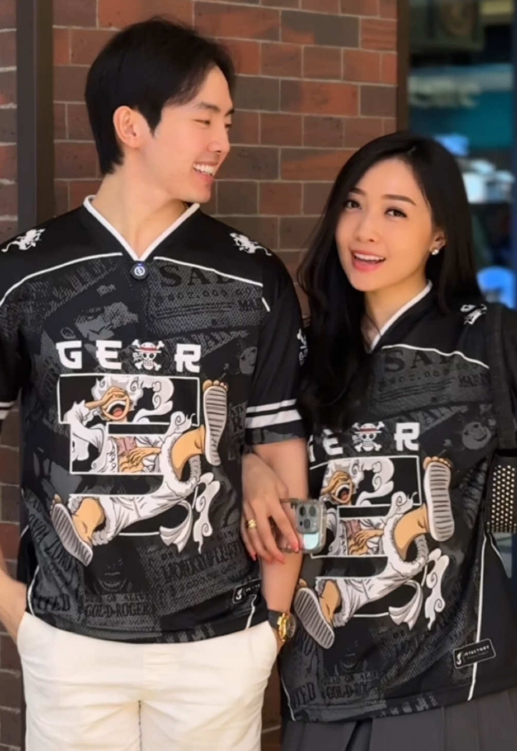 warna item aku pake size M kalo yang putih pake size L