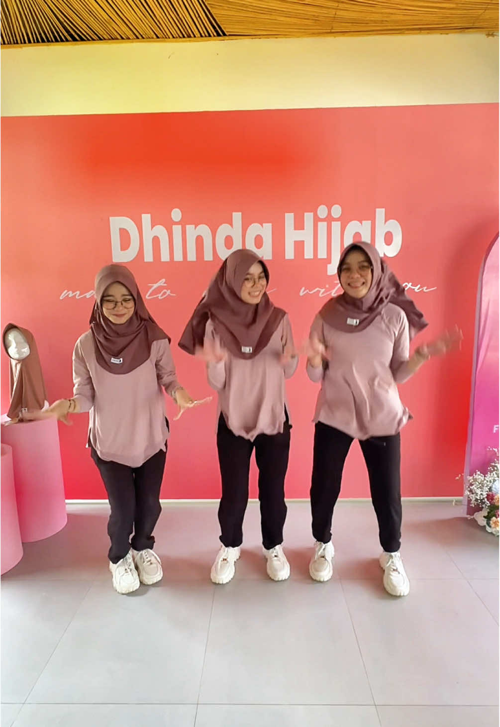 join trend with kakak D3 kembar yang cantik - cantik 😋✨❤️ #dhindahijab #dhindahijabcikampek 