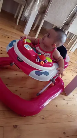xoşu gəlir oynuyur bəbəm🥹🩷🧿#babyvideo #bebekvideolari #tiktokindia #turista #kesfeteyiz 