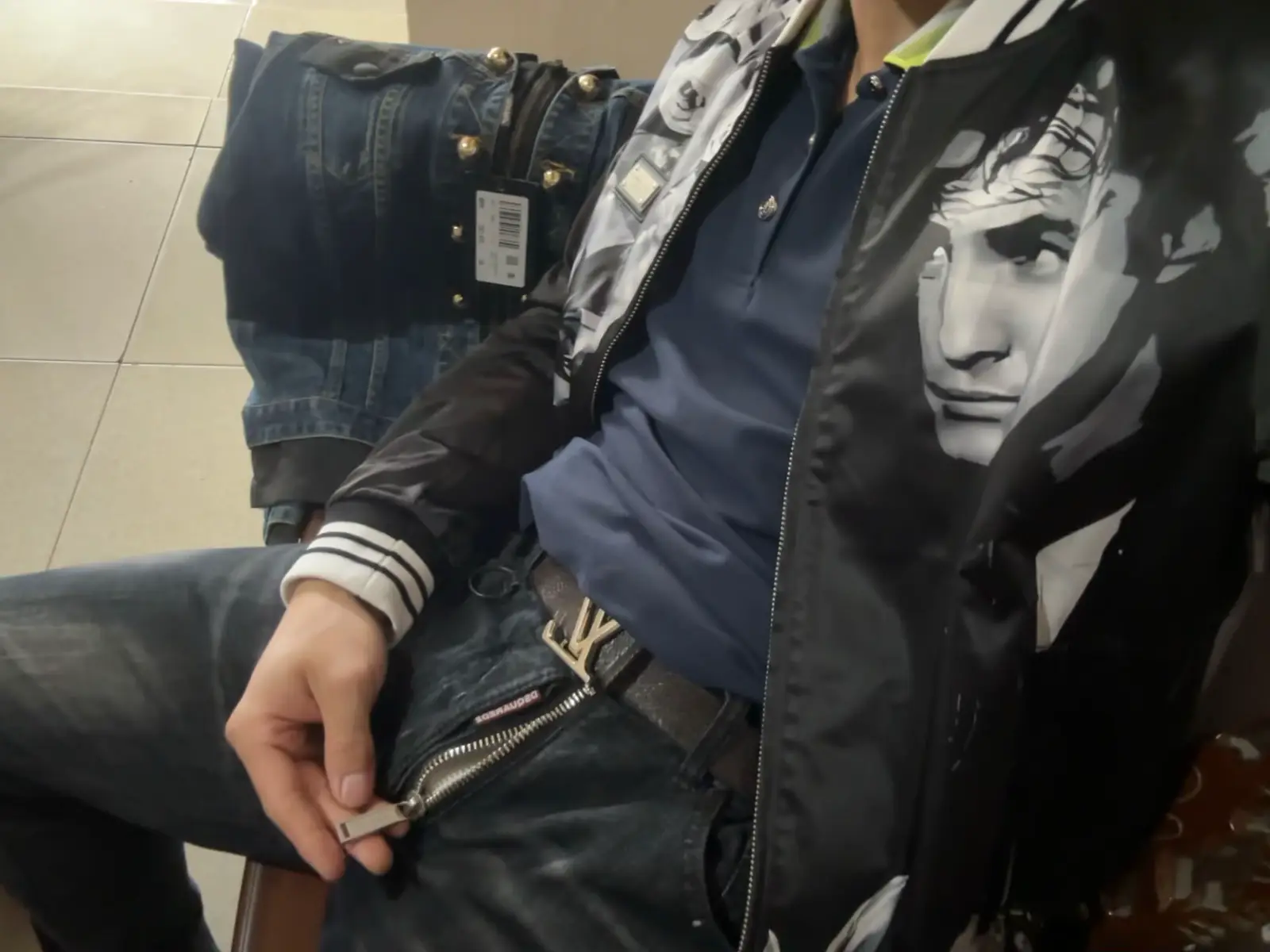 我身上的一切，都是我自己赚钱，自己买的。