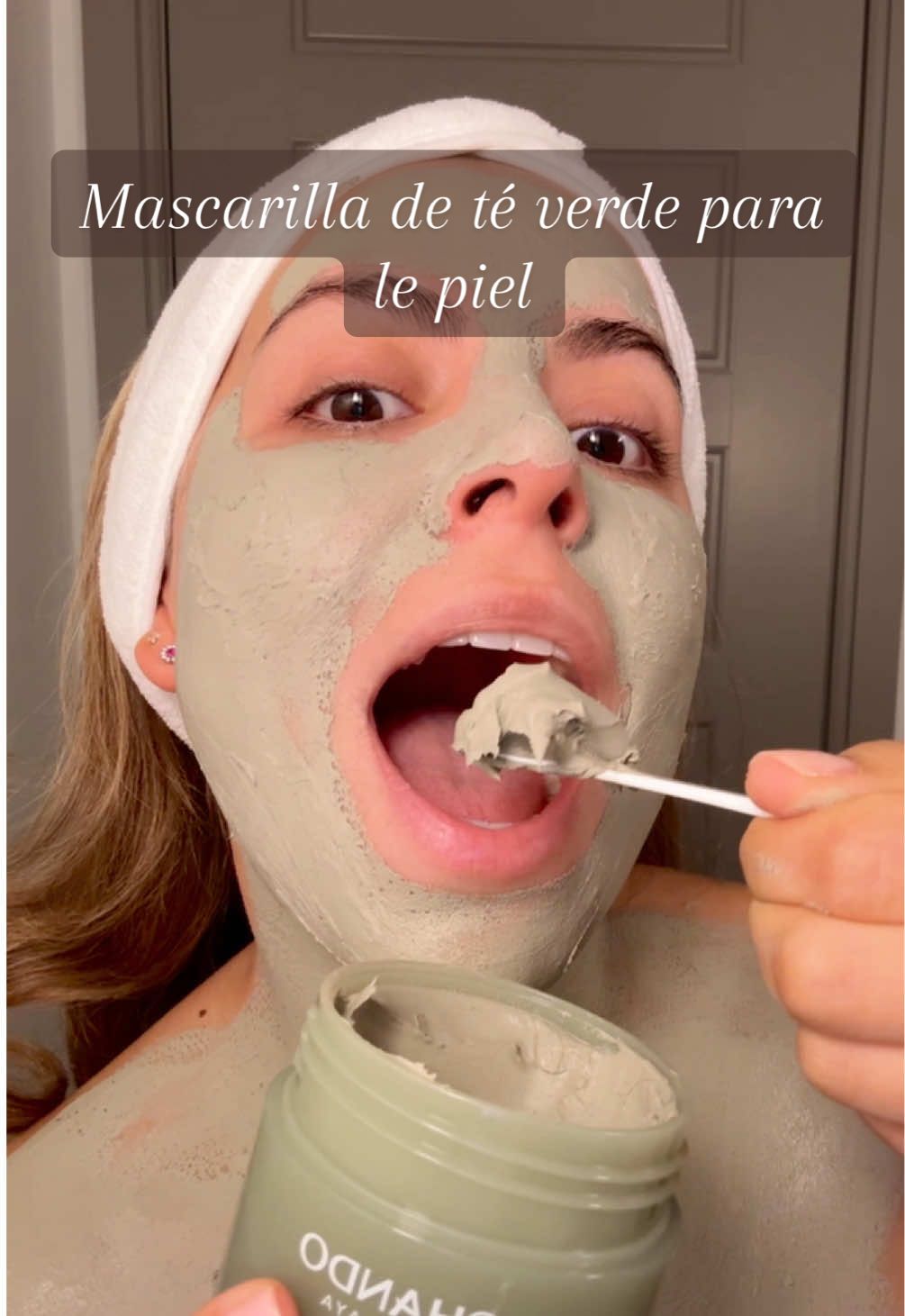 Esta mascarilla de te verde esta llena de antioxidantes y va a purificar tu piel y tus poros😍 #Chandohimalaya #GreenTeaClayMask #HimalayanGreenTea #SkincareRoutine #Skincare #OrganicSkincare #pielsana #pielsanaybonita #pielsaludable #cuidadodelapiel 