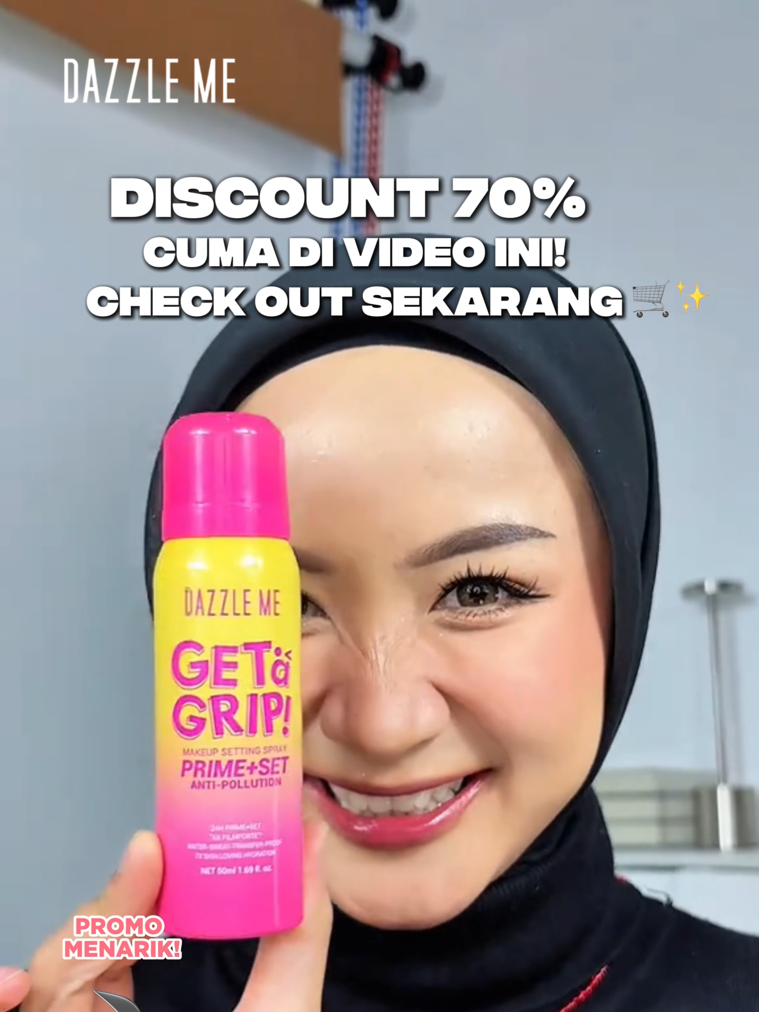 Udah banyak banget buktinya! Mumpung baru restock mending kamu check out sekarang sebelum kehabisan lagi! 😍 #settingspray #dazzleme #dazzlemesettingspray #dazzlemebeauty #settingsprayviral #makeup #aerosolsettingspray #antipollution #aerosol #flawless #3in1settingspray #primer