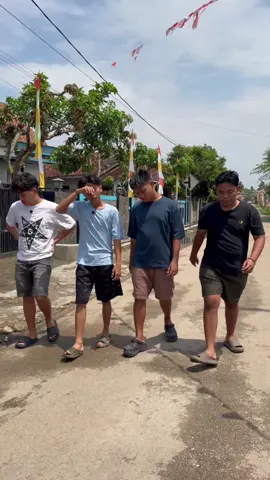 Kalian ikut lomba nangkap belut juga ga ? #fyp #ceritakita #tipetipeomped #hutri80 