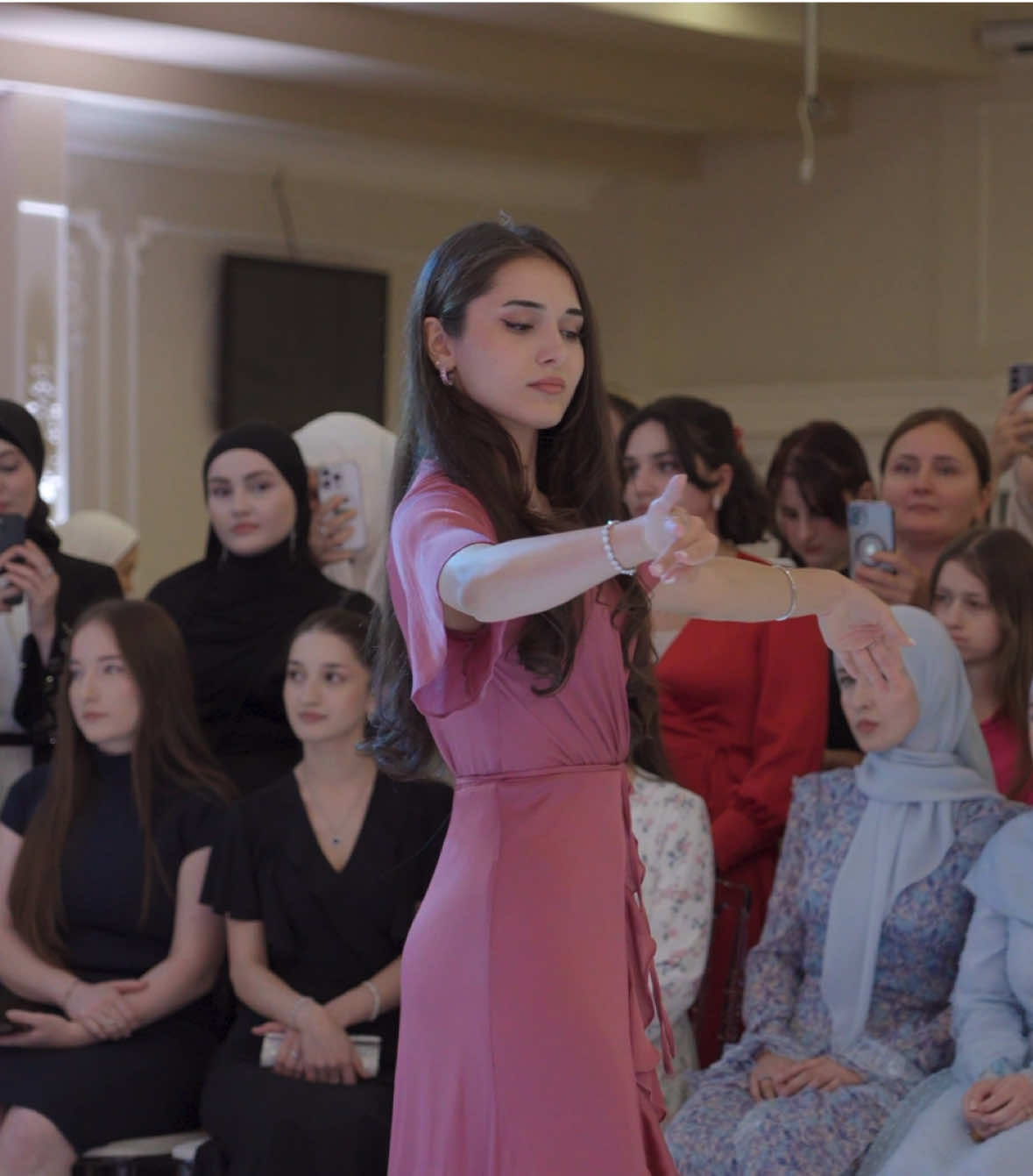 lovzar in vienna🕺🏽 filmed by @irs.visuals #weding #chechen #videography #vienna #свадьба #cinematic #cinema #colorgrading #sony6700 #hochzeit #wien #чеченцы #чеченскаясвадьба #ловзар #lovzar 