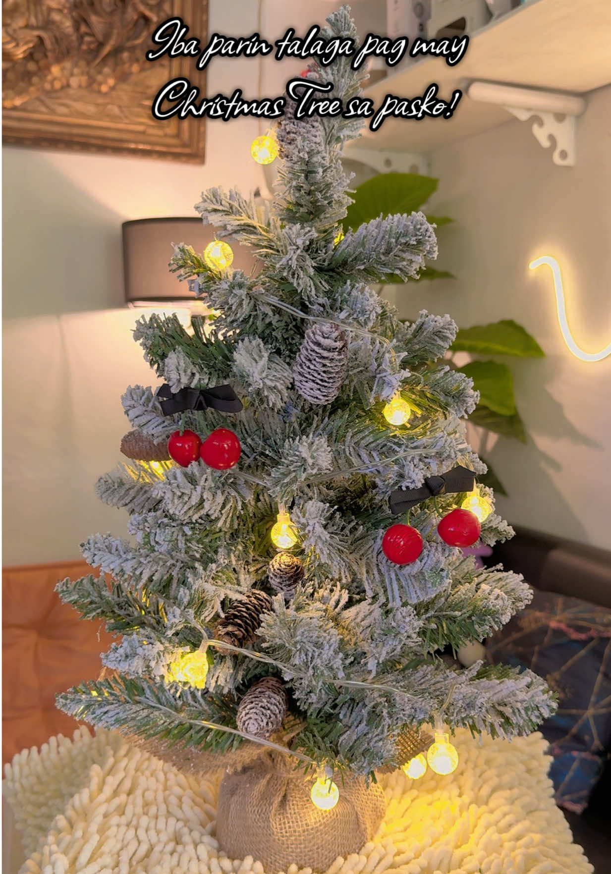 Christmas feels na talaga! Iba parin talaga pag may Christmas tree sa pasko! #christmastree #tablechristmastree #christmastreefortable #smallchristmastree 