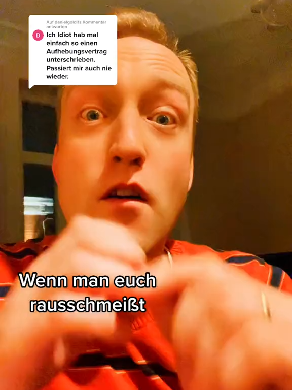 ⚠️❌ Jobverlust & Aufhebungsvertrag? Mach diesen Fehler niemals! ❌⚠️ Viele Arbeitnehmer geraten irgendwann in die Situation: Der Arbeitgeber will dich loswerden und legt dir plötzlich einen Aufhebungsvertrag vor. Klingt erstmal nach einer schnellen Lösung – aber Vorsicht: Niemals sofort unterschreiben! 👉 Warum? Weil das „Angebot“, das dir präsentiert wird, fast immer das schlechteste Angebot ist, das du bekommen kannst. Der Arbeitgeber hofft, dass du aus Schock oder Angst vorschnell unterschreibst und damit auf wichtige Ansprüche wie Abfindung, Kündigungsschutz, Arbeitslosengeld oder Urlaubsabgeltung verzichtest. Stattdessen gilt: ✅ Ruhig bleiben, keine Beleidigungen, keine Emotionen. ✅ Bedanke dich höflich, nimm das Dokument entgegen und sage, du wirst es prüfen. ✅ Danach sofort Anwalt einschalten – Freunde, Familie oder Bekannte kennen fast immer jemanden, der sich mit Arbeitsrecht auskennt. ✅ Erst prüfen lassen, dann entscheiden. Viele wissen nicht: Arbeitnehmer haben oft viel bessere Chancen, wenn sie nicht sofort unterschreiben, sondern ihre Rechte nutzen. Wer blind unterschreibt, kann am Ende tausende Euro verlieren. 👉 Also: Bitte, bitte niemals einen Aufhebungsvertrag sofort unterschreiben! Teile dieses Video mit Freunden, Kollegen oder in deiner WhatsApp-Gruppe – es könnte jemandem den finanziellen Hals retten. #RobinKiera #Finanzwissen #Arbeitsrecht #Jobverlust #Kündigung #Aufhebungsvertrag #Arbeitsvertrag #Karriere #Jobtipps #Finanztipps #Geldwissen #Vermögensschutz #Kündigungsschutz #Rechtstipps #Arbeitslosengeld #Finanzbildung #Arbeitsleben #Jobtippsfürdich #Arbeitsmarkt #Aufhebungsverträge #Finanzenlernen #Karrieretipps #Geldsicherheit #Kündigungsschutzklage #Anwalt