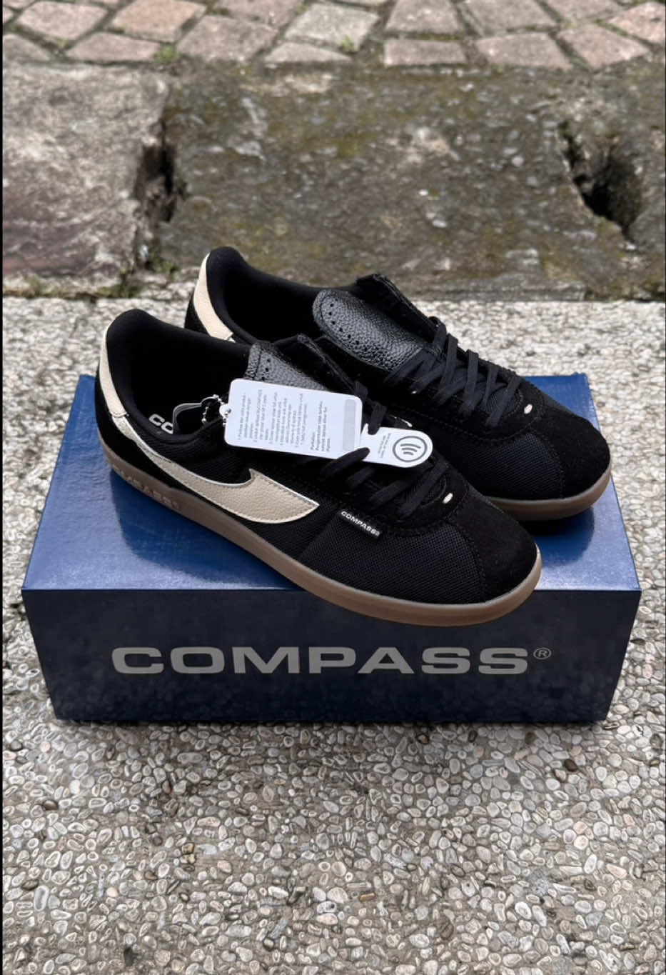 Unboxing Compass Tribune Blackgum #sepatucompass #compasstribune #fyp 