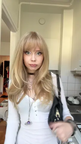Jag längtar tills hösten, stark sol förstör varje outfit😭🙏 jag har tvättat håret idag :3 #OOTD 