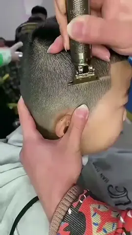 ✨✂️ وداعًا للموس والتهابات الجلد! 👋 اختار الراحة والأمان مع ماكينة الحلاقة الفرعوني – الحلاقة الاحترافية في بيتك! ✅ تصميم معدني متين وأنيق – مش بلاستيك رخيص. ✅ مناسبة لكل أجزاء الجسم – حلاقة آمنة وسهلة. ✅ 4 مستويات مختلفة لضبط طول الشعر والدقن زي ما تحب. ✅ بطارية داخلية قوية بسعة 1200mAh – تدوم معاك أطول. ✅ علبة زيت وفرشاة للتنظيف – علشان تحافظ عليها جديدة. ✅ وصلة شحن USB عملية وسهلة الاستخدام. ✅ متاح المعاينة قبل الاستلام – اطمن قبل ما تشتري! 🛒 اطلبها دلوقتي وخليك دايمًا في أشيك شكل وبأفضل راحة ❤️ ✅ التوصيل متاح لجميع المحافظات والدفع عند الاستلام.