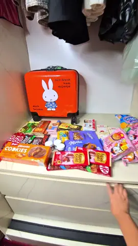 restocking buldak #ramen #southkorea #conveniencestore #asmr 