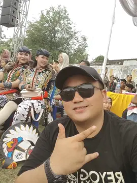 Jare sopo ndelok Reog gak resiko, ayo malu rombongan gak @sam.pitak.sopir.seez .  #ponorogo24jam #sampitak #sampitaknyeni #rombongannyeni #reogponorogo 