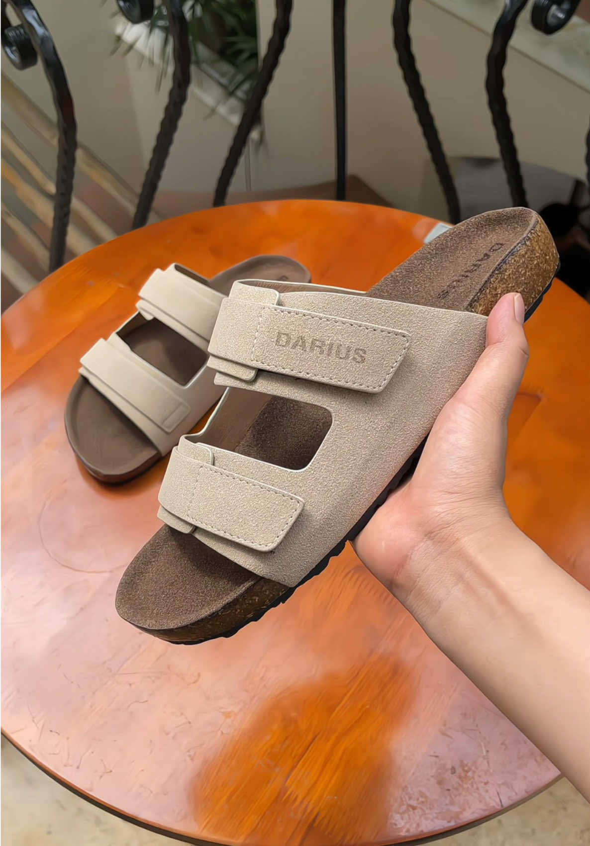 Dép đế trấu quai ngang phối màu kem nâu đơn giản nhưng đầy tinh tế nhé anh em #depnam #depdetrau #depquaingang #dariusstore #depnamdep 