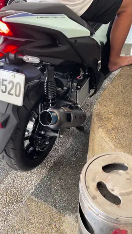 pop and bang aerox V3 exhaust pipe and Aracer only. all stock engine #aracer #rs8redlak #yamahaaerox #aeroxv3 #fypシ゚viral 