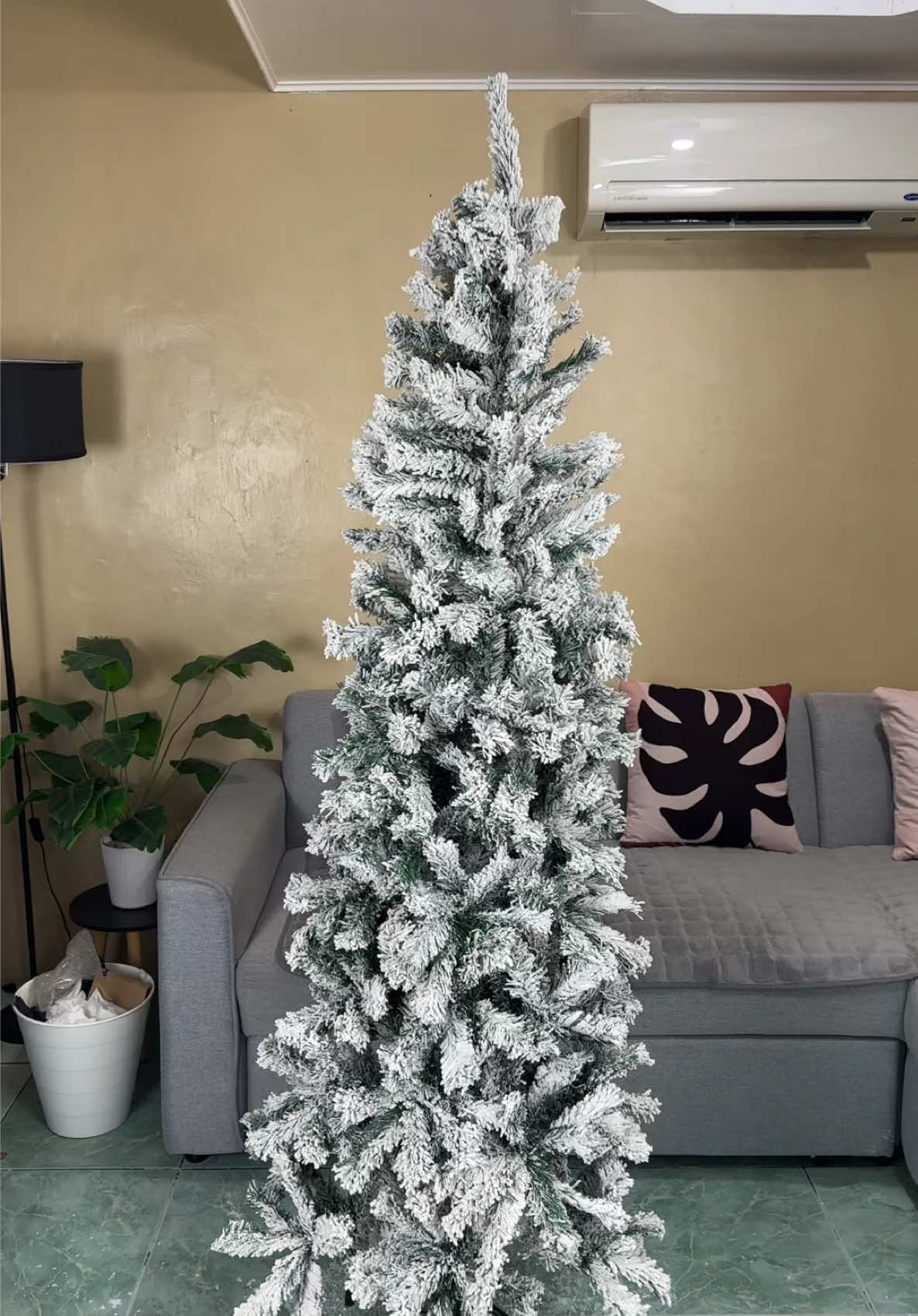 SNOW SLIM CHRISTMAS TREE! #snowchristmastree #slimchristmastree #christmastree #christmasdecor 