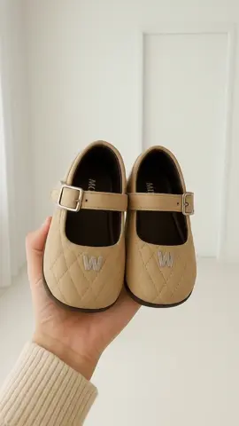 Sandal Flat Shoes Anak Kekinian Sandal Anak Enak dipake Fashion#sandalflat #sepatuanakviral #sepatuanakcewek #sepatusandalanak 