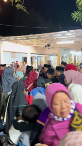 Masyallah setelaten Niku jenengan kaleh jamaah , makanya tidak heran rutinanmu malam Jumat pasti ramai di penuhi ribuan jamaah . Sehat trus guruku Gus ellham Yahya ❤️. #fyp #mtibadallah #fyppppppppppppppppppppppp #virall #viralvideo @MT. IBADALLAH OFFICIAL 