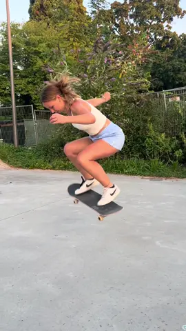It‘s a vibe #skate #OOTD #fashion #girl #skatergirl 