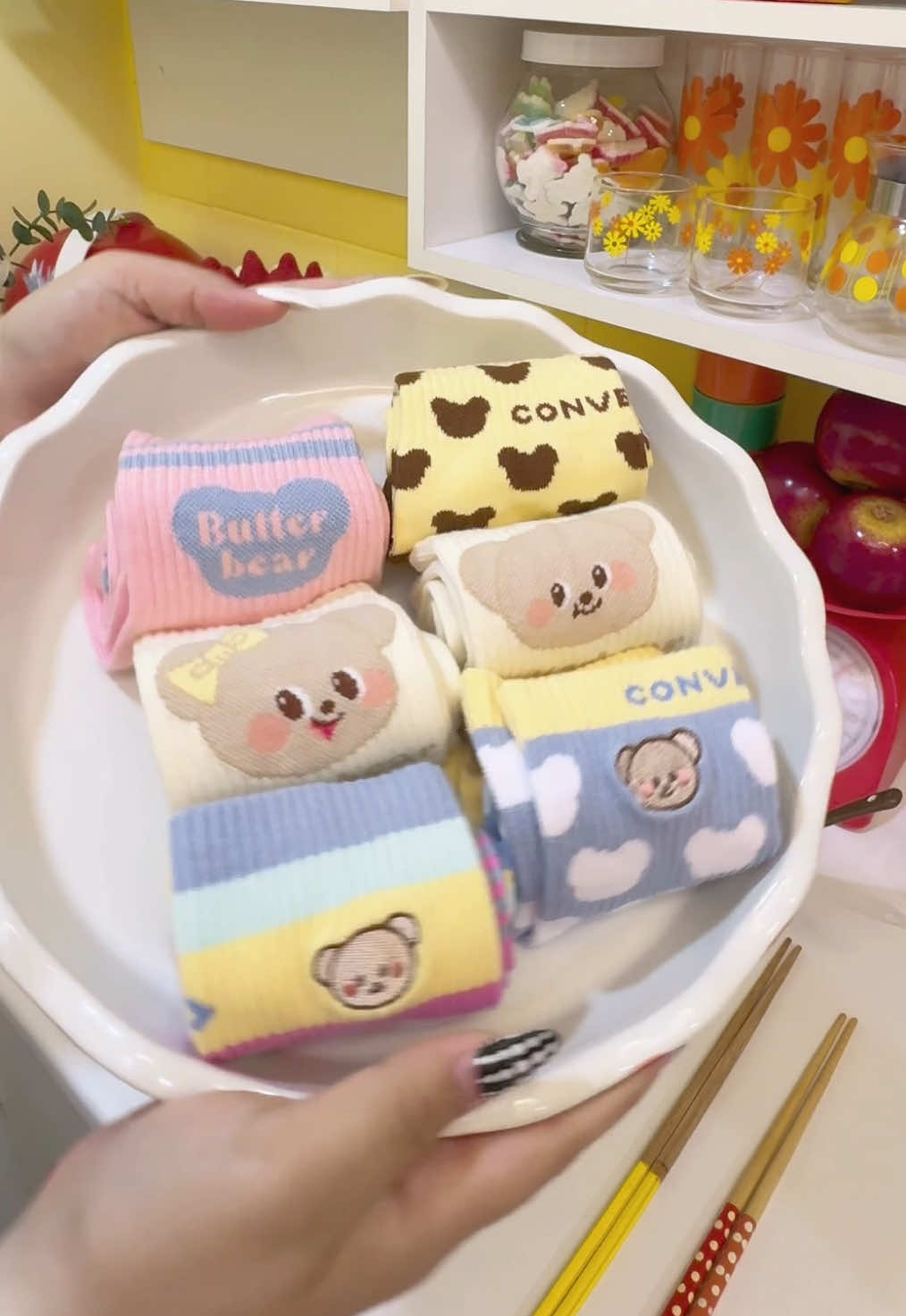 รับถุงเท้า Converse x Butterbear กี่แพคดีคะ? 🥞🥯🍰 @Butterbearth  📌 วางจำหน่ายที่ร้าน Converse Flagship Store Siam Center, Central Westgate และ ออนไลน์ converse.co.th #ConversexButterbear #ConverseSiamCenter #คอนเวิร์สของน้องเนย #Butterbear #ด้อมน้องเนย