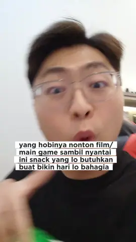 kalo lu hobinya rebahan sambil nonton film / main game, cobain nih snack cheetos rasa jagung bakar keju, bikin nagih dan seneng!