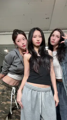 It’s our first time with this combo💘 #I_MET_U #아이멧유 @🍋LEANAVVAB랴밥🍋 @🍒RINI 예린🐱 @Cleo    
