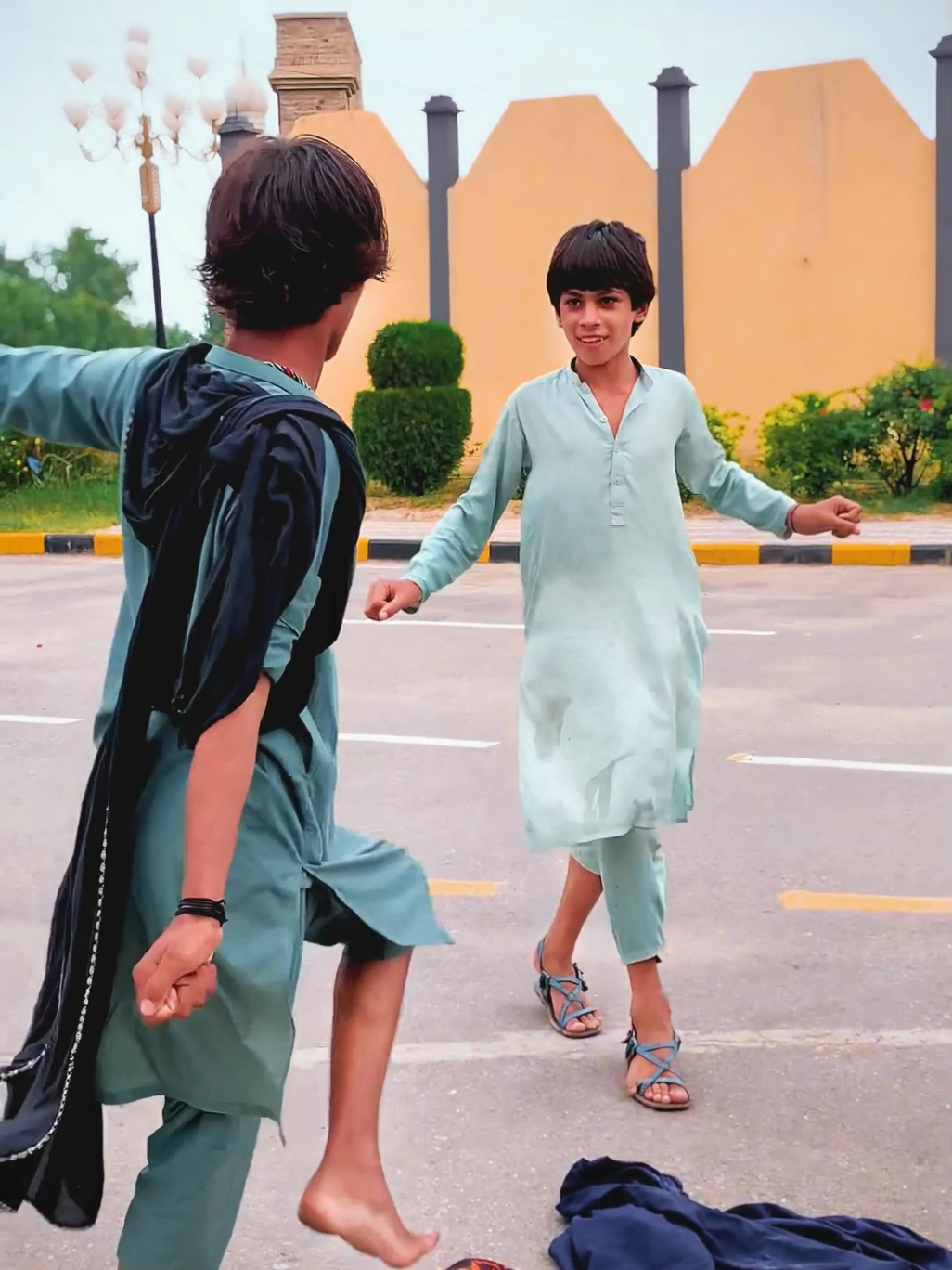 che Kala pa ta rashe jatke😂@🔥A menO.💔 #foryou #viralvideo #foryoupage #1millionviews #funnyvideo 