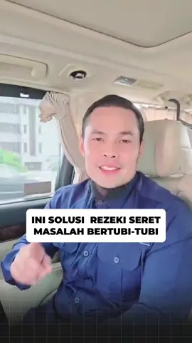 Ada satu rahasia besar yang sering kita lupakan: perut utama bukan siang, tapi malam.  . Saat semua orang terlelap, di situlah pintu langit terbuka luas. Rasulullah shallallahu ‘alaihi wa sallam bersabda, ‘Tuhan kita turun ke langit dunia setiap malam, lalu berfirman: siapa yang berdoa kepada-Ku, maka akan Aku kabulkan; siapa yang meminta kepada-Ku, maka akan Aku beri; siapa yang memohon ampun kepada-Ku, maka akan Aku ampuni.’ Yuuk mulai malam ini kita istiqomahkan Tahajud ya. #family #motivation #inspiration #fyp 
